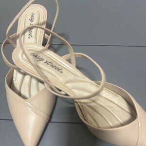 Easy Street Unna Pumps